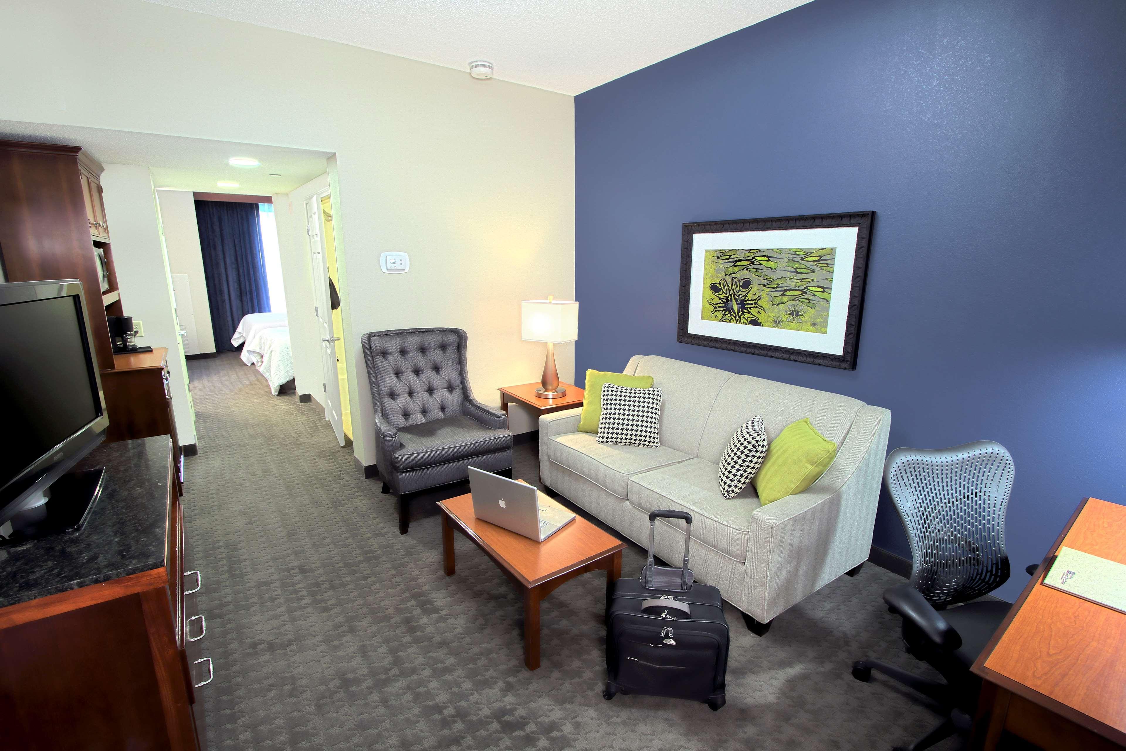 Hilton Garden Inn Westbury Room photo